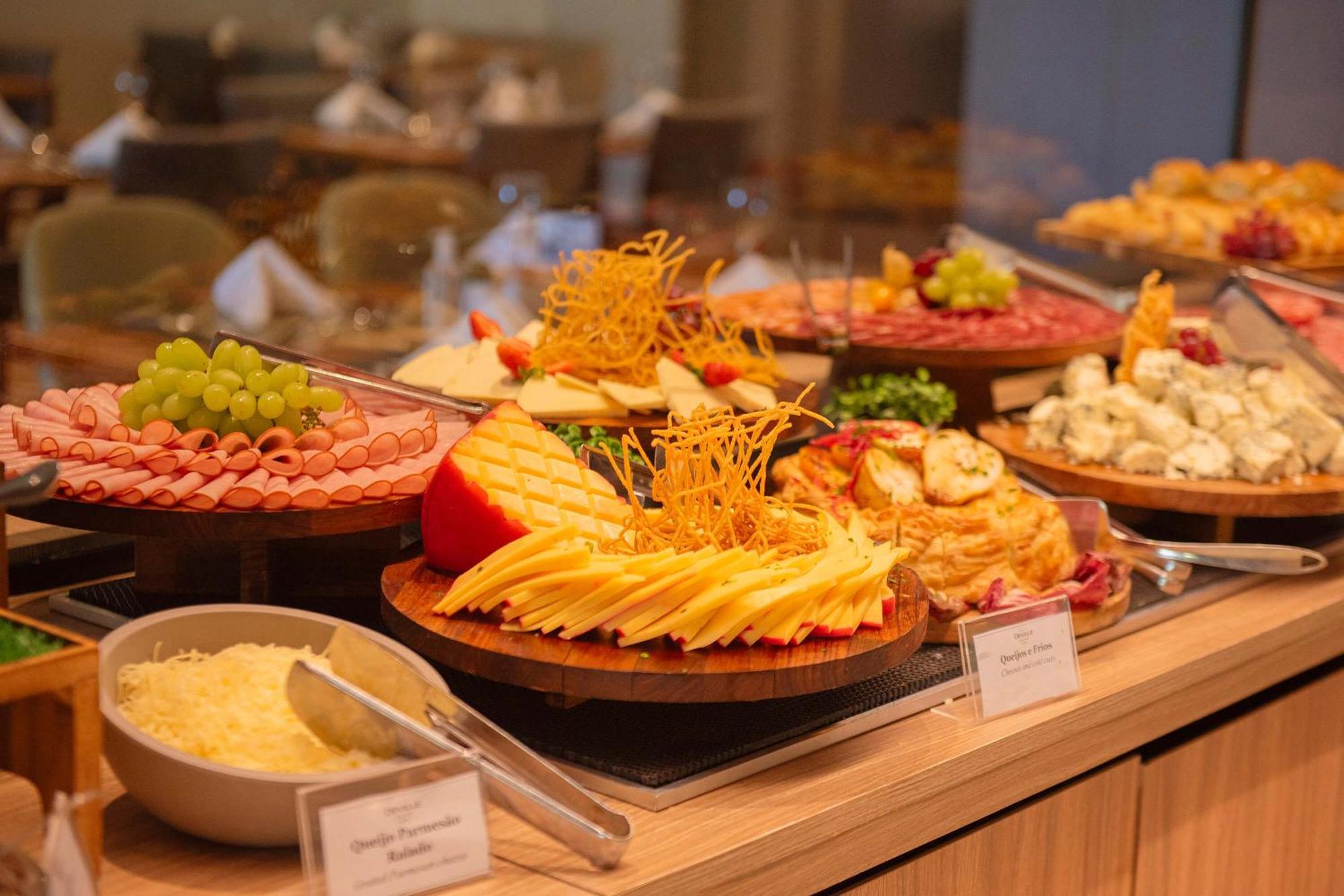 فندق ديفيل برايم سلفادور السلفادور المظهر الخارجي الصورة A cheese platter