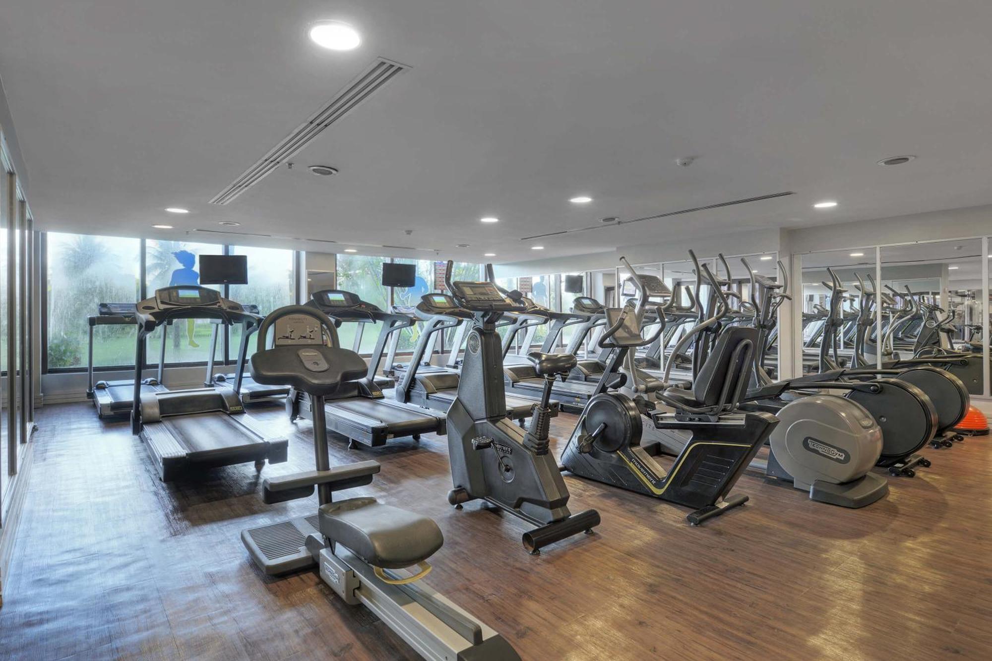 فندق ديفيل برايم سلفادور السلفادور المظهر الخارجي الصورة The gym at the hotel